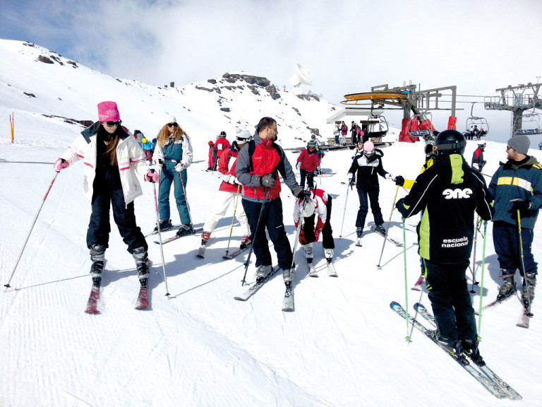 Disfruta del esquí y el snowboard con el Programa Nieve Joven 2016